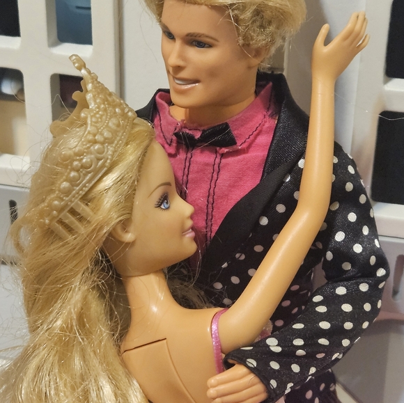 Princess Anneliese Barbie Doll in The Princess and The Pauper Works And Prince - Picture 4 of 7